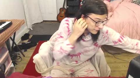 Snapshot of amyattack chatting on January 2025 10:40:01 AM Trashely Gimpson online show from January 2025 10:40:01 AM