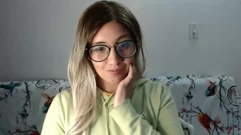 Snapshot of amycosplay99 chatting on January 2025 07:06:01 AM amycosplay99 online show from January 2025 07:06:01 AM