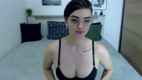 Snapshot of amylexy chatting on October 2025 07:34:02 PM Hi there guys My pleasure in your hands pvt is open online show from October 2025 07:34:02 PM