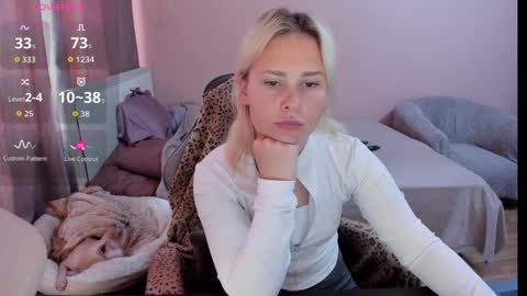 Snapshot of amymilson chatting on October 2025 10:27:02 AM amymilson online show from October 2025 10:27:02 AM