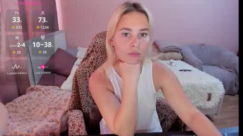 Snapshot of amymilson chatting on October 2025 10:25:01 AM amymilson online show from October 2025 10:25:01 AM