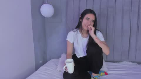 Snapshot of amyolimpo chatting on January 2025 07:36:02 AM Amy ... Nice to meet u thumb up me please its important online show from January 2025 07:36:02 AM