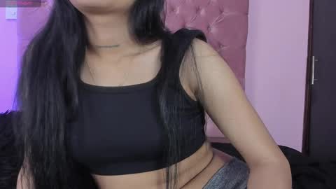 Snapshot of amyolimpo chatting on February 2025 08:09:02 PM Amy ... Nice to meet u thumb up me please its important online show from February 2025 08:09:02 PM