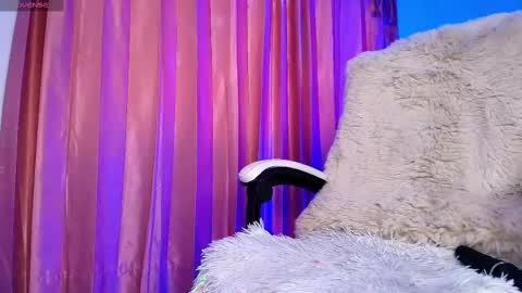 Snapshot of amyolimpo chatting on September 2025 09:26:01 PM Amy ... Nice to meet u thumb up me please its important online show from September 2025 09:26:01 PM