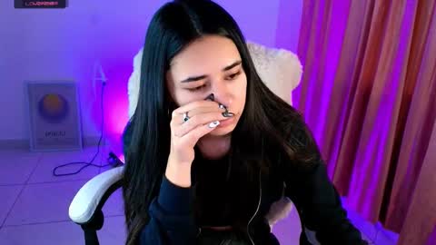 Snapshot of amyolimpo chatting on October 2025 04:53:02 AM Amy ... Nice to meet u thumb up me please its important online show from October 2025 04:53:02 AM