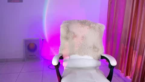 Snapshot of amyolimpo chatting on November 2025 03:05:02 AM Amy ... Nice to meet u thumb up me please its important online show from November 2025 03:05:02 AM