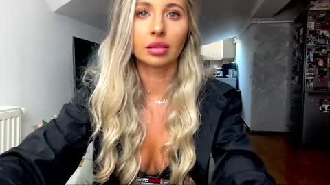 amyroberta92 online show from January 2025 10:19:01 AM