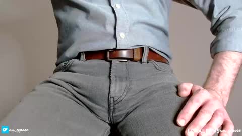 Snapshot of an_expose chatting on January 2025 10:13:01 PM an expos online show from January 2025 10:13:01 PM