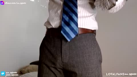 Snapshot of an_expose chatting on September 2025 04:40:01 PM an expos online show from September 2025 04:40:01 PM