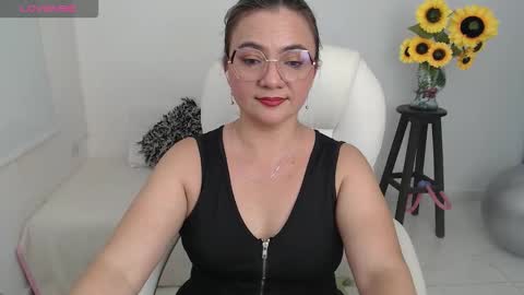 Snapshot of ana_hotmilf chatting on October 2025 08:30:02 PM Ana online show from October 2025 08:30:02 PM