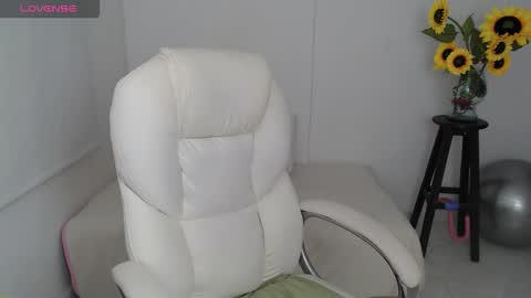 Snapshot of ana_hotmilf chatting on October 2025 10:52:02 PM Ana online show from October 2025 10:52:02 PM