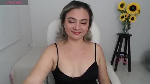 Snapshot of ana_hotmilf chatting on October 2025 11:49:01 PM Ana online show from October 2025 11:49:01 PM