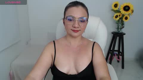 Snapshot of ana_hotmilf chatting on October 2025 11:38:02 PM Ana online show from October 2025 11:38:02 PM