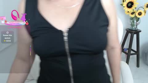 Snapshot of ana_hotmilf chatting on October 2025 10:43:02 PM Ana online show from October 2025 10:43:02 PM