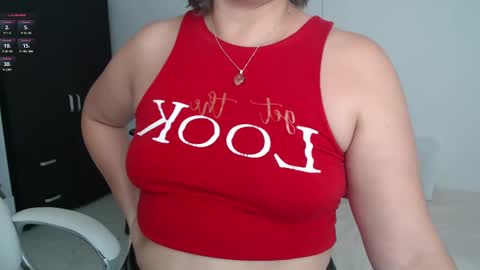 Snapshot of ana_hotmilfx chatting on March 2025 01:15:02 PM ANA online show from March 2025 01:15:02 PM