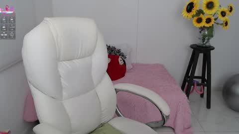 Snapshot of ana_hotmilfx chatting on September 2025 10:00:01 PM ANA online show from September 2025 10:00:01 PM