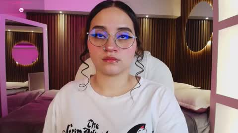 Ana online show from October 2025 07:54:01 PM