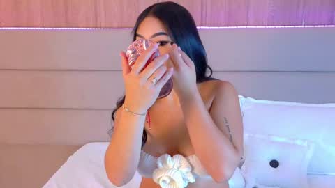 anabelleray online show from November 2025 07:34:01 PM