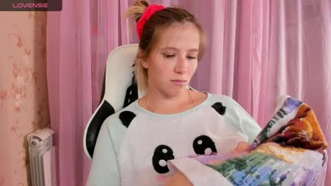 AnabelMelody online show from November 2025 05:18:01 PM