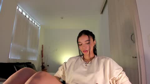 Snapshot of anabelwolf chatting on January 2025 02:14:01 PM ANABEL WOLF online show from January 2025 02:14:01 PM