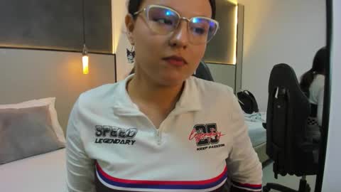 Snapshot of anahi_amery chatting on December 2025 09:30:01 PM A N A H I online show from December 2025 09:30:01 PM