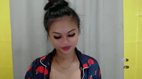 Snapshot of anaruru_ chatting on December 2024 05:01:02 PM ANA online show from December 2024 05:01:02 PM