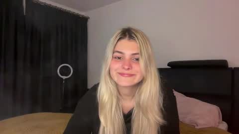 Ana online show from November 2025 07:36:02 PM