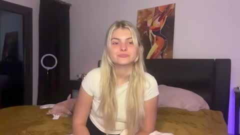 Ana online show from November 2025 09:05:02 PM