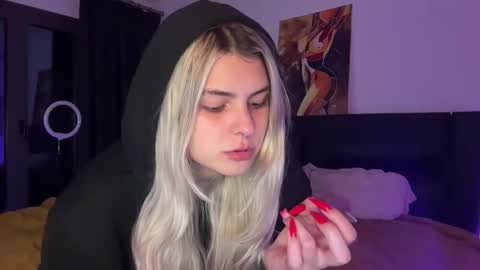 Ana online show from November 2025 09:02:02 PM