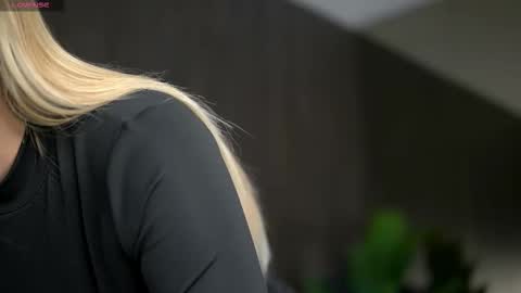 Snapshot of anastasyanoir chatting on November 2025 06:12:01 AM AnastasyaNoir online show from November 2025 06:12:01 AM