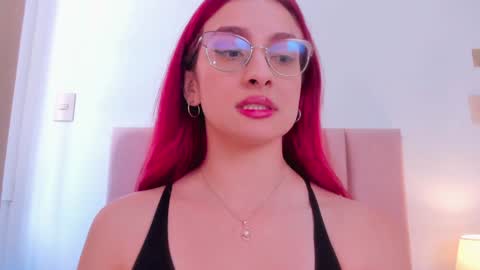 Andra Cyrus online show from December 2024 03:04:01 PM