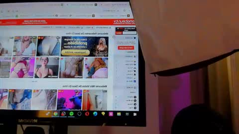 Snapshot of andracyruss chatting on September 2025 12:10:02 PM Andra Cyrus online show from September 2025 12:10:02 PM