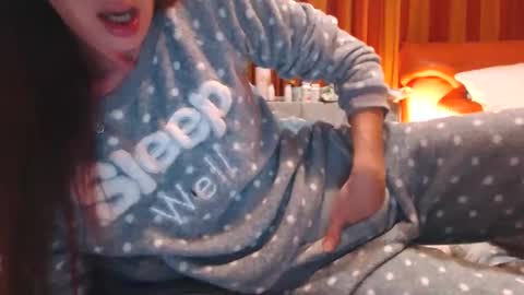 Snapshot of andrasweetie chatting on October 2025 12:07:01 AM Andra online show from October 2025 12:07:01 AM