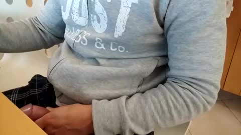 Snapshot of andrea_feetlover chatting on November 2025 06:47:01 AM andrea_feetlover online show from November 2025 06:47:01 AM