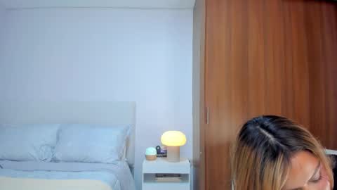 Snapshot of andrea_martini_ chatting on November 2025 01:17:02 AM andrea online show from November 2025 01:17:02 AM