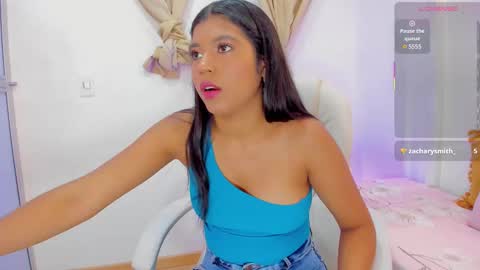 Andrea online show from November 2025 08:09:02 PM