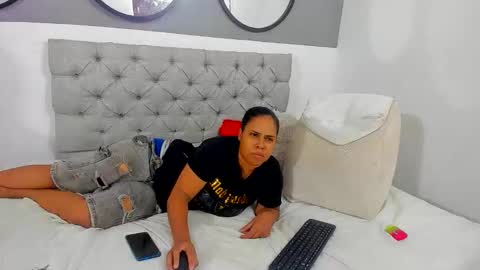 andreaa15 online show from September 2025 03:16:02 AM