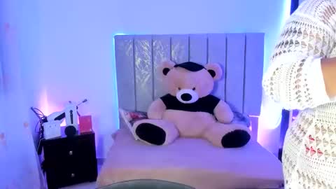 andreaakinky online show from November 2025 08:36:02 AM