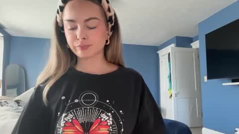 Andrea Elizabeth online show from September 2025 03:25:01 PM