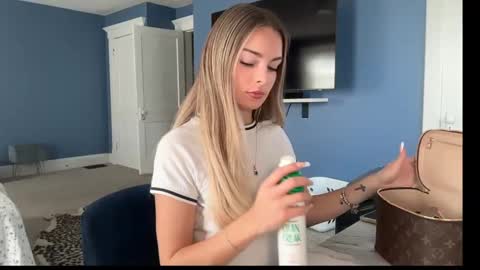 Andrea Elizabeth online show from September 2025 02:30:02 PM