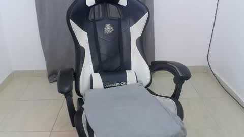 andres180950734 online show from October 2025 10:04:01 AM