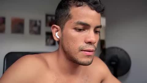 Snapshot of andres_vargas_ chatting on October 2025 08:07:01 PM Andres online show from October 2025 08:07:01 PM