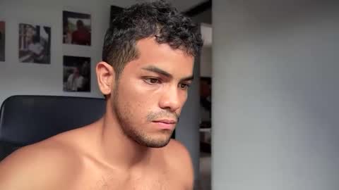Snapshot of andres_vargas_ chatting on October 2025 07:01:02 PM Andres online show from October 2025 07:01:02 PM