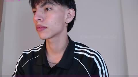 Snapshot of andrew_courtz chatting on November 2025 12:38:01 PM Andrew Courtz online show from November 2025 12:38:01 PM