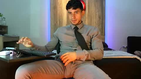 Andrew online show from October 2025 03:48:01 AM