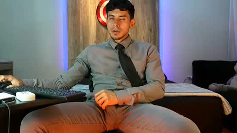 Andrew online show from October 2025 02:44:01 AM