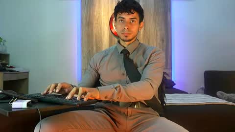 Andrew online show from October 2025 01:53:02 AM