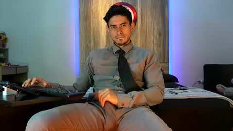 Andrew online show from November 2025 02:44:01 AM