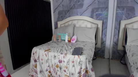 Andrew Taylor0 online show from September 2025 09:42:02 PM