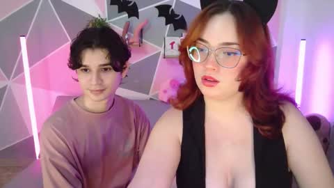 Snapshot of andrewanndcherry chatting on October 2025 12:33:02 AM Andrew and Cherry online show from October 2025 12:33:02 AM